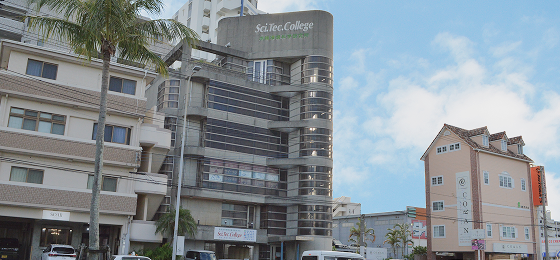 校舎と周辺の写真